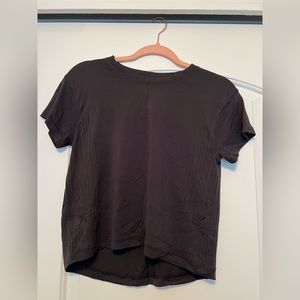 LULULEMON Black cropped workout tee